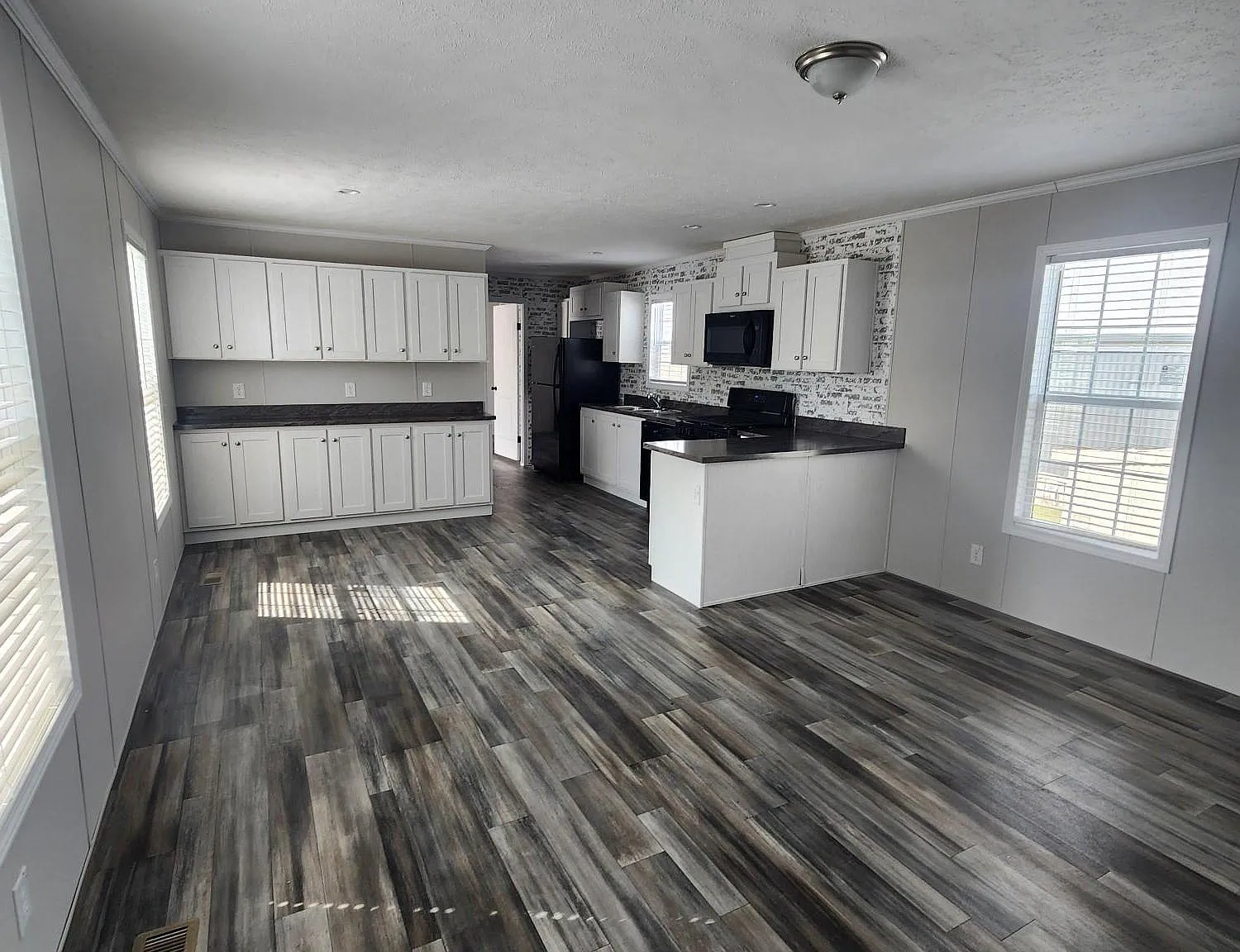 2 bed, $909 — Photo 4
