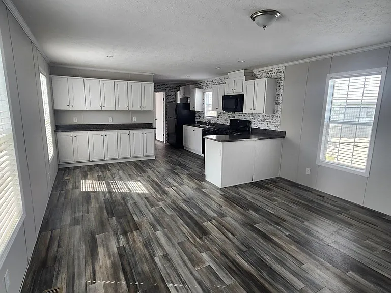 327 Loden Dr — Photo 4
