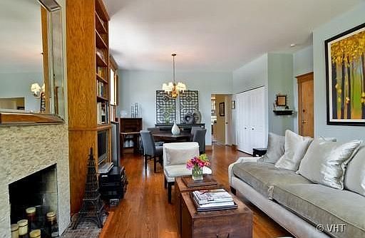 3rd image of 815 W Dickens Ave #2