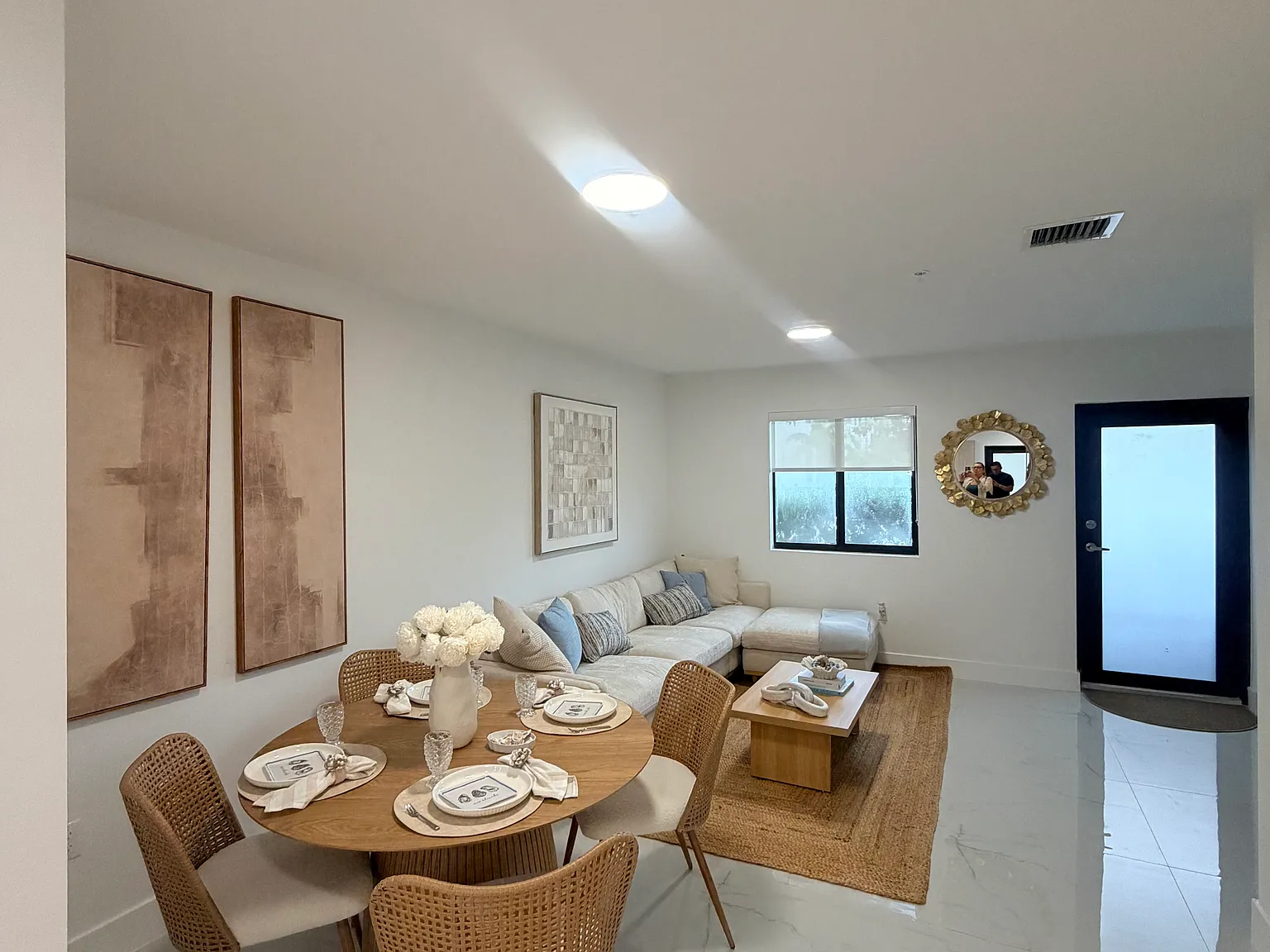 2 bed, 2.5 bath, 1034 sqft, $3,050 — Photo 2