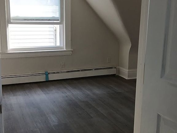 5th image of 285 N 6th St Floor 2