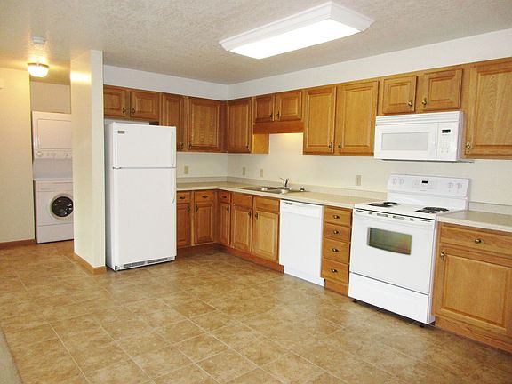 2nd image of 930-940 Linden Dr #930-104