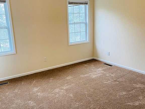 5th image of 2335 Vineyard Dr APT D4