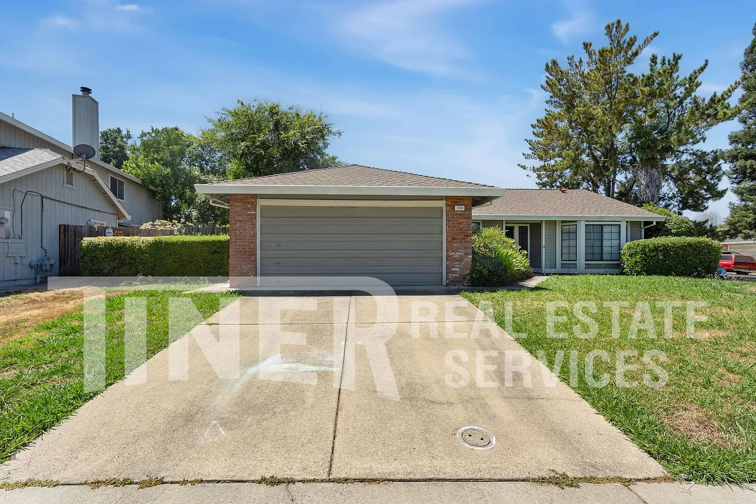 1000 Mayflower Ct photo 1