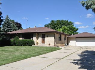 3542 S 157th St, New Berlin, WI 53151