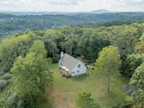 626 Ivy Dr NE, Floyd, VA 24091