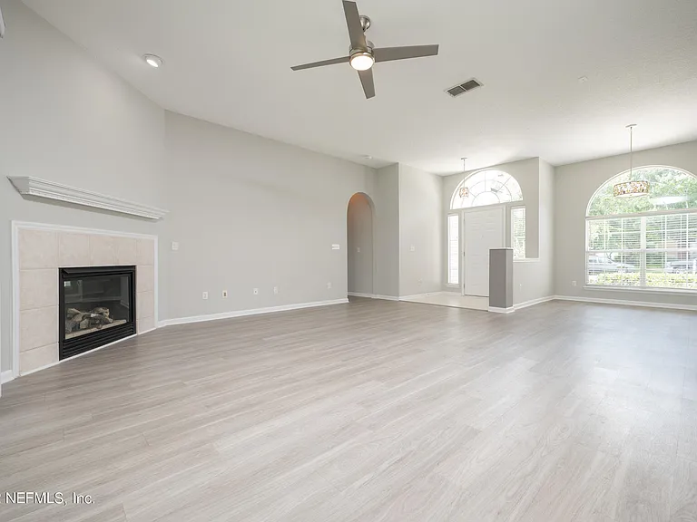 171 Elmwood Dr — Photo 8