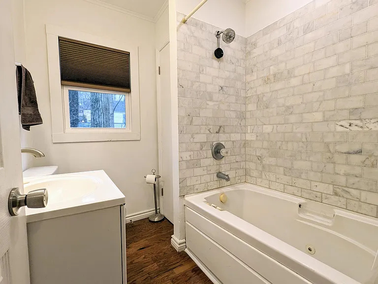 28 Glen Ave — Photo 10
