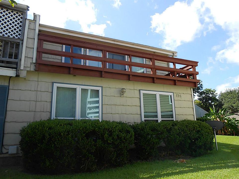1st image of 135 April Point Dr S Unit 135