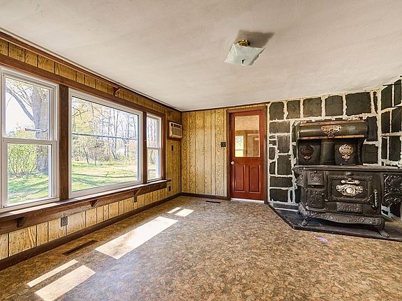 5th image of 7 Pine Valley Rd