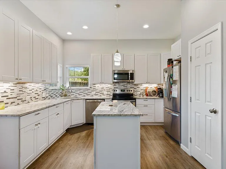 306 Songwood Dr — Photo 3