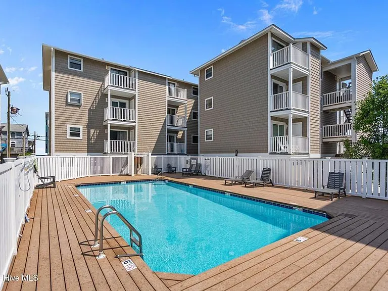 1503 Carolina Beach Ave N #2A — Photo 2