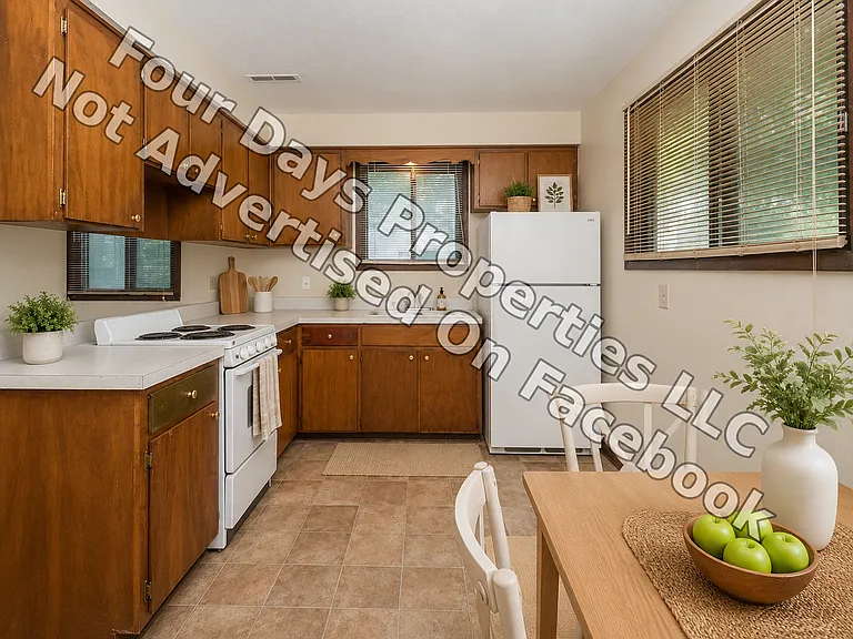 4421 S Union St — Photo 8