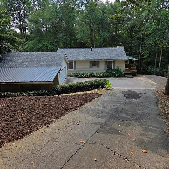 984 Overlook Dr — Photo 1
