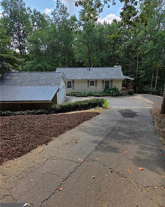 984 Overlook Dr