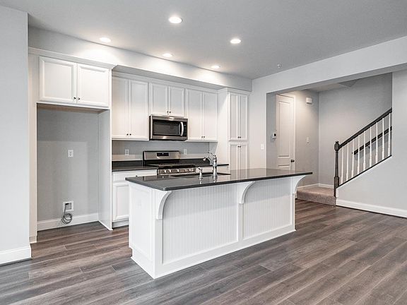4th image of 2120 Westcott Ln
