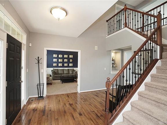 4th image of 125 Olde Stone Ct