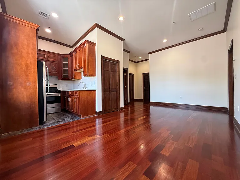 103 Main St #6 — Photo 5