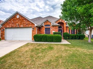 5920 Ember Glen Dr, Haltom City, TX 76137