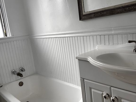 5th image of 910 Manhattan Beach Blvd #1