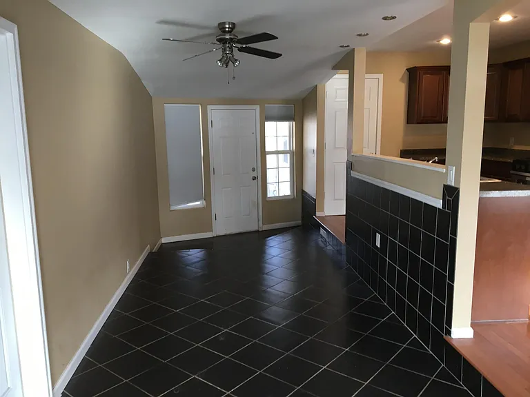 2944 S 9th Pl — Photo 3