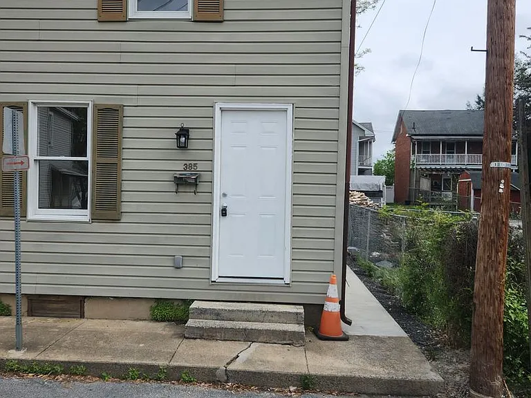 383-385 Tolbert Ave — Photo 2