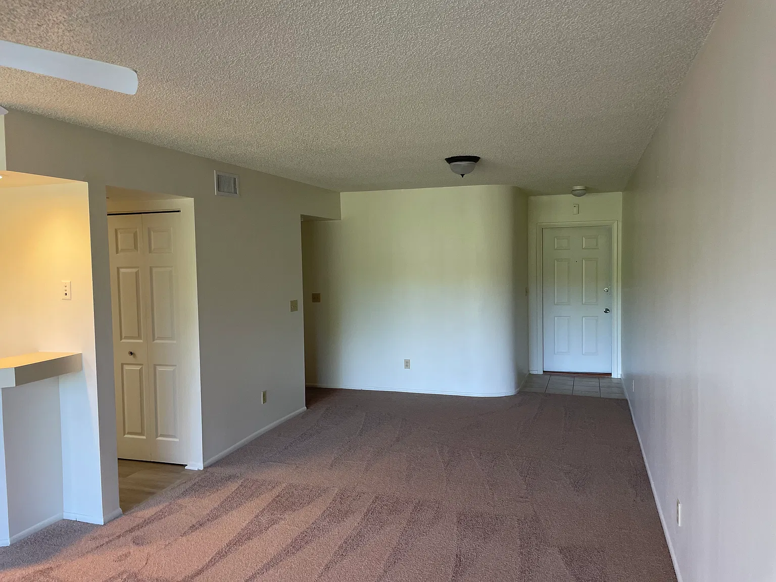 3 bed, 2.0 bath, 1345 sqft, $1,700 — Photo 3
