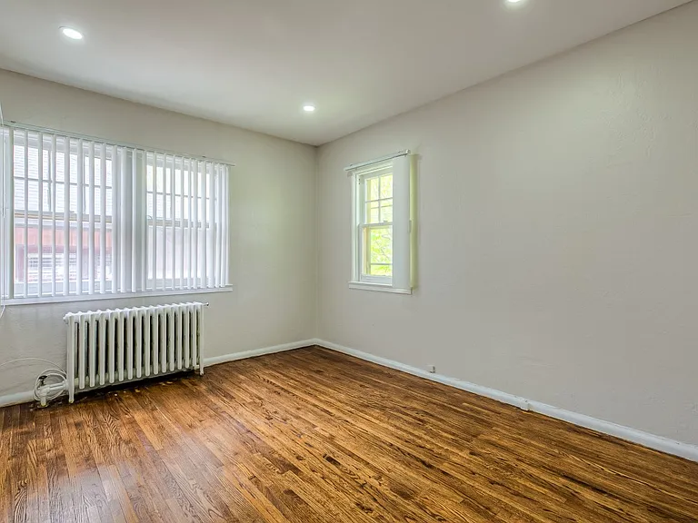 16 Acacia Rd #UPPER — Photo 12