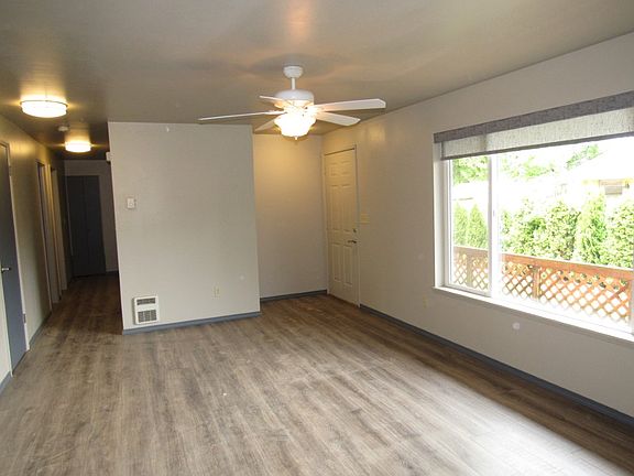 3rd image of 326 Glen Ave SE