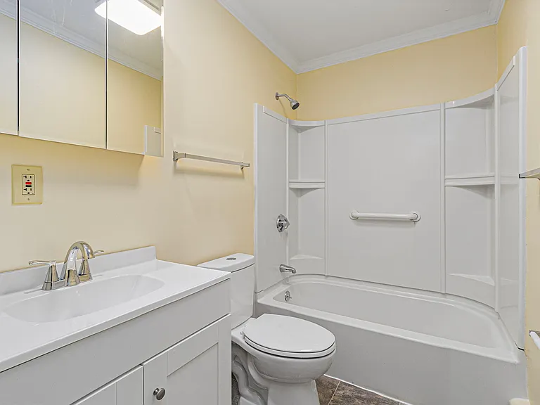 Parkway Apartments — Photo 38