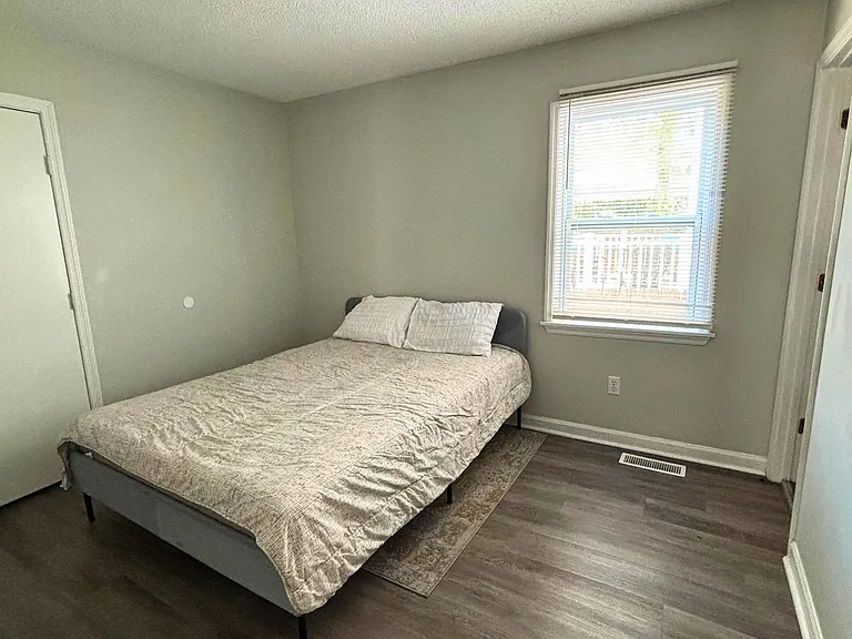 606 Anderson St — Photo 5
