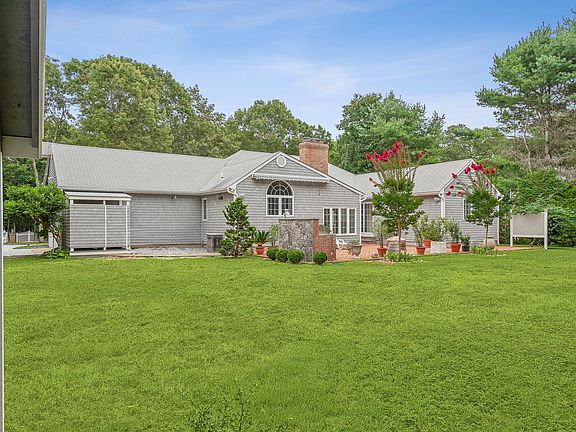 3rd image of 22 Winterberry Ln