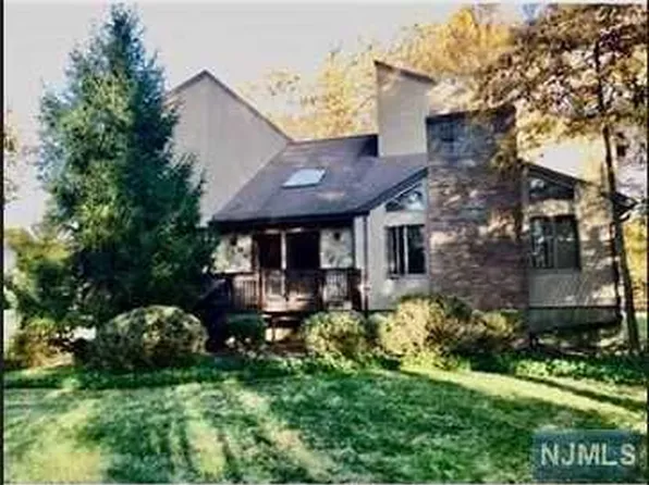 12 Pheasant Run, Upper Saddle River, NJ 07458