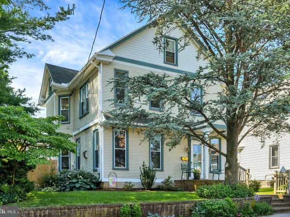 414 E Chestnut St, Cleona, PA 17042