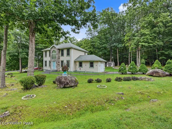 201 Pasquin Dr, East Stroudsburg, PA 18301
