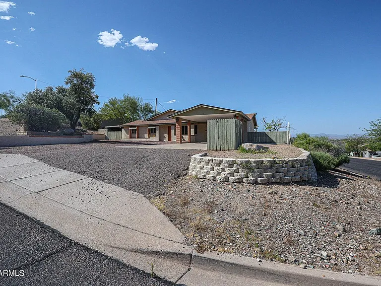 1740 E Camino Del Santo — Photo 2