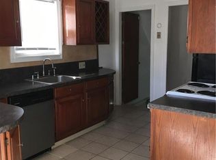 3122 W Shore Rd, Warwick, RI 02886