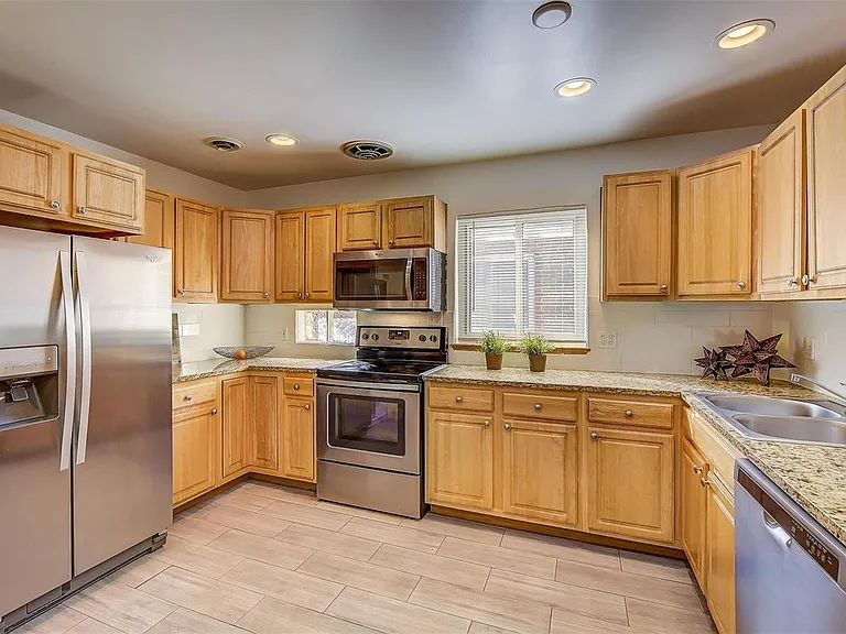 2811 Utica St — Photo 23
