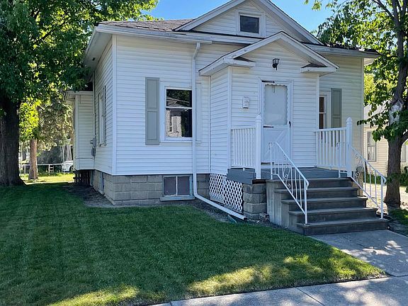 2nd image of 1003 Mackinaw St