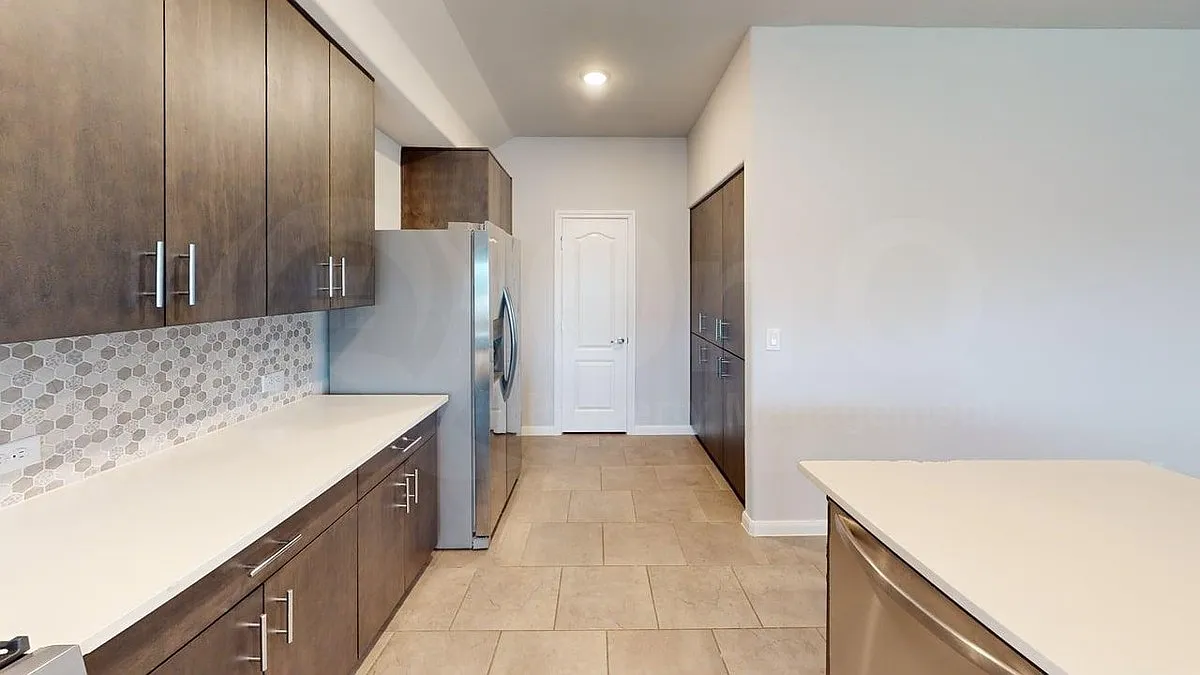 3 bed, 2.0 bath, 1678 sqft, $2,100 — Photo 4