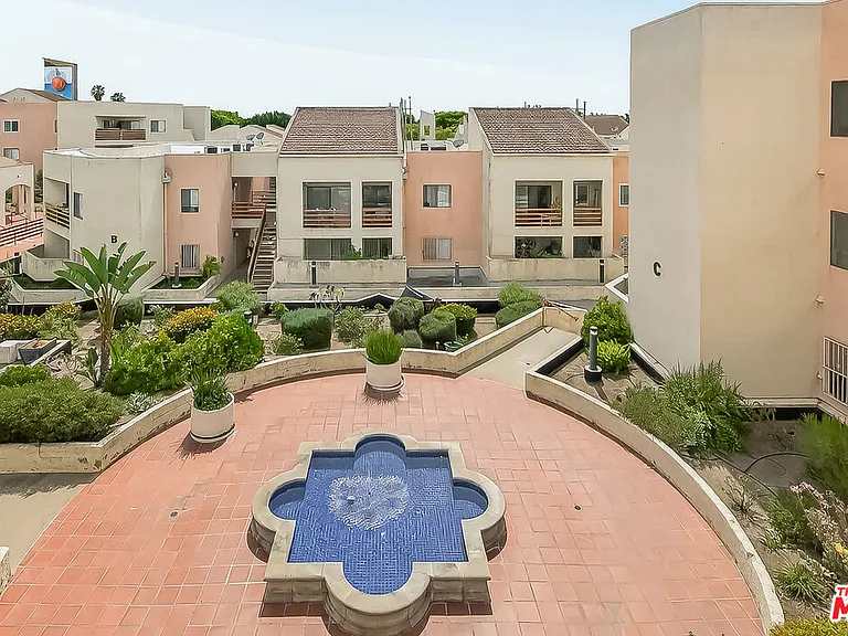 1118 Valencia St #310 — Photo 1