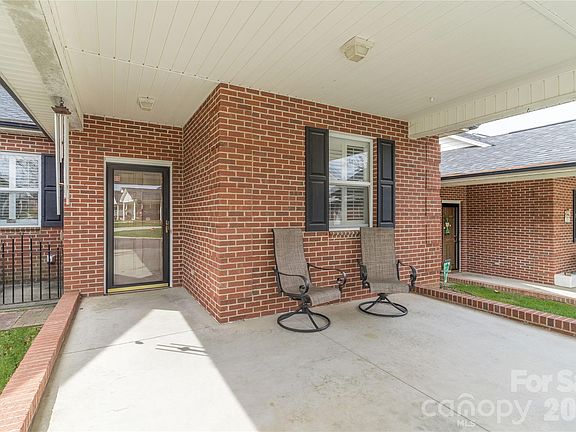 2nd image of 3846 Azalea Trl