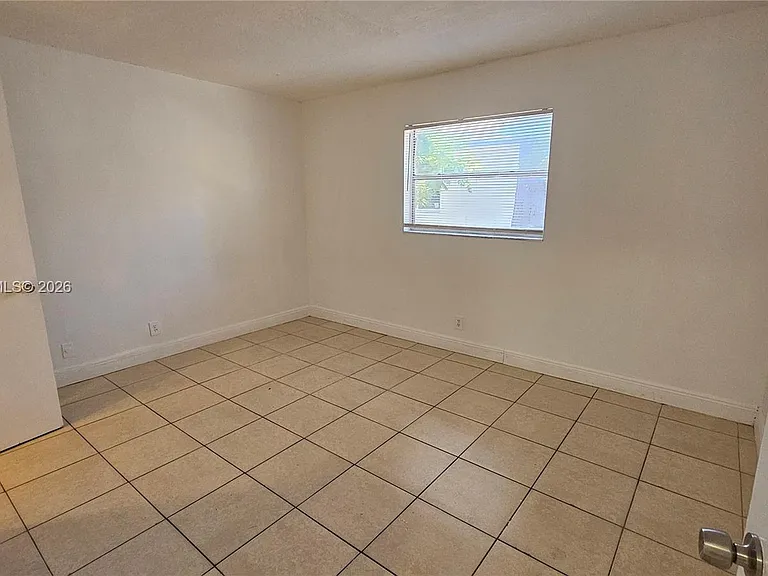 850 SW 6th Ct #3 — Photo 9