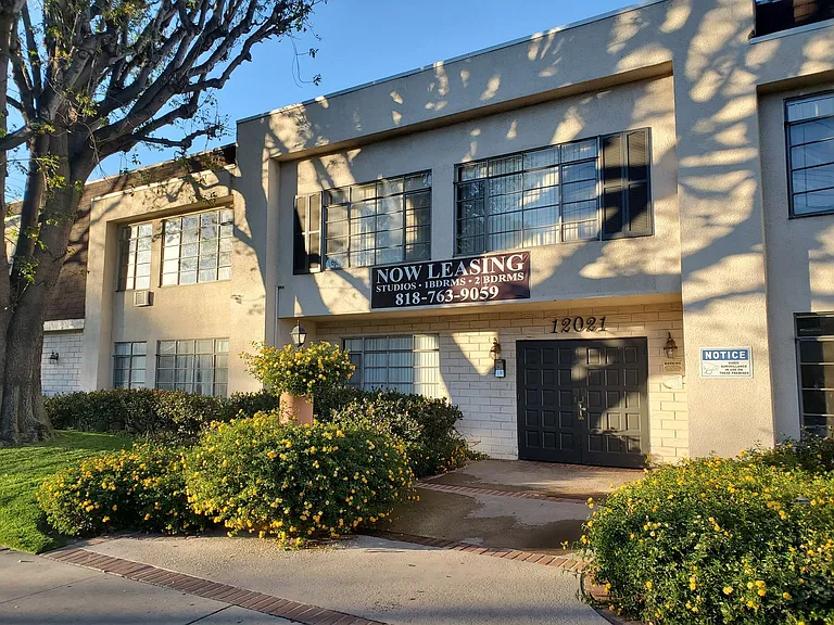 12021 Magnolia Blvd. — Photo 2
