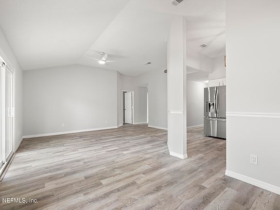 3rd image of 477 SHAMROCK Avenue S