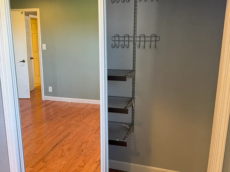 Goldsmith Dr — Photo 15