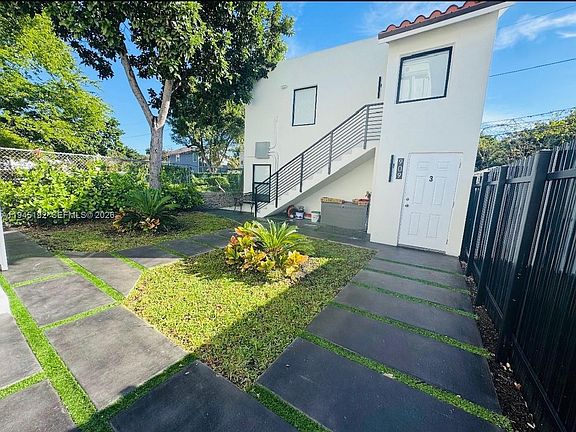5th image of 905 SW 13th Ct