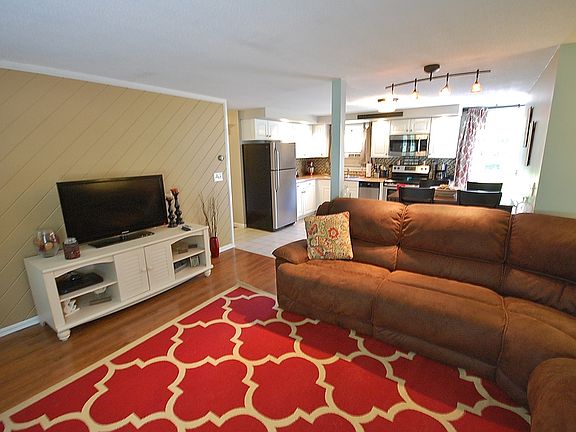 2nd image of 531 Sokokis Ave