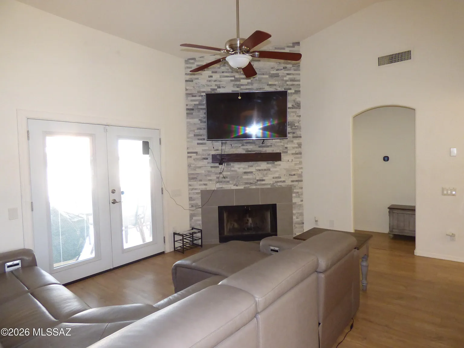 3 bed, 2.0 bath, 1351 sqft, $2,850 — Photo 3