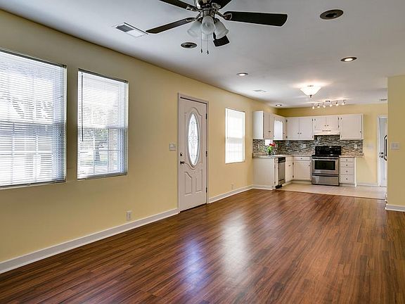 3rd image of 105 Moore Ave